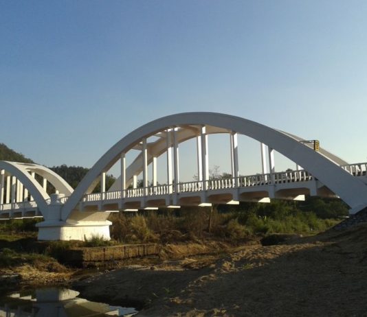 Eine Brücke bauen